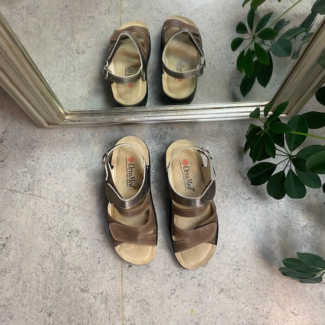 Bred skind sandal med velcro