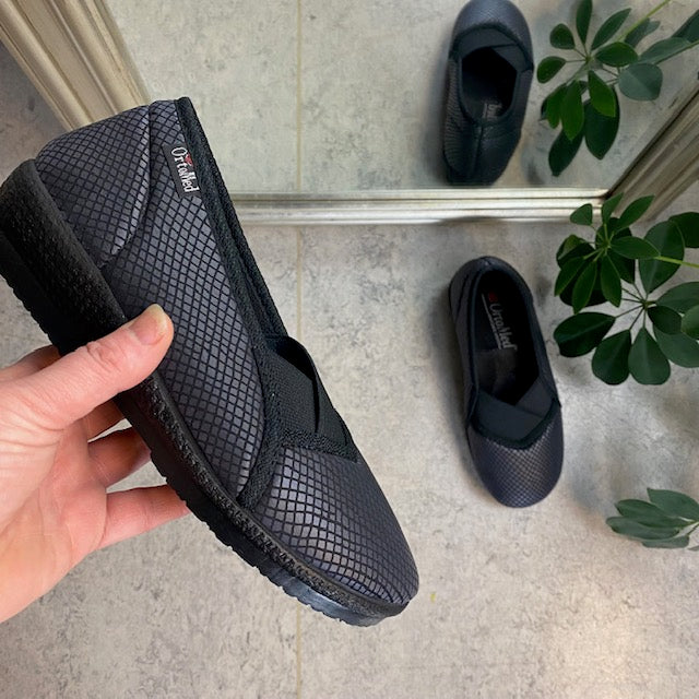 Bred slip on sko fra Ortomed