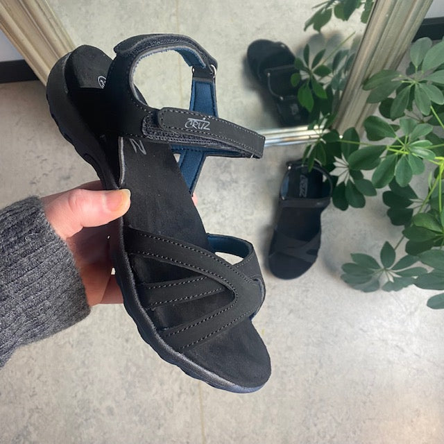 Let sandal fra Cruz med svangstøtte