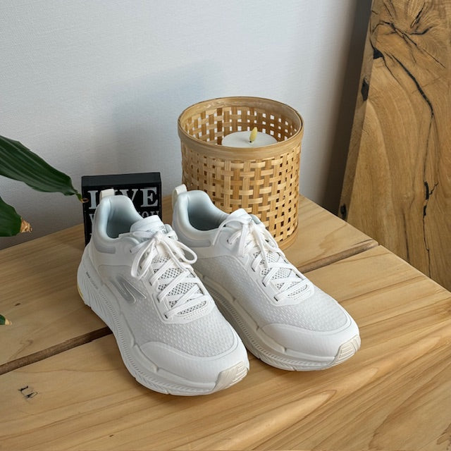 Åndbar hvid MaxCushioning sko fra Skechers