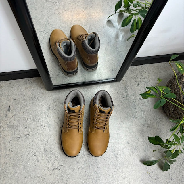 Whistler brun vinterstøvle med let foer og smarte detaljer