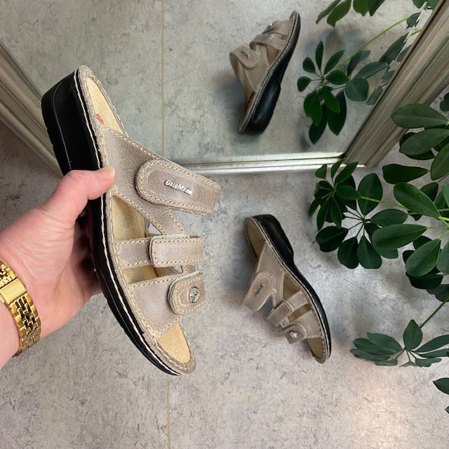 Bred skind slip on til knyster