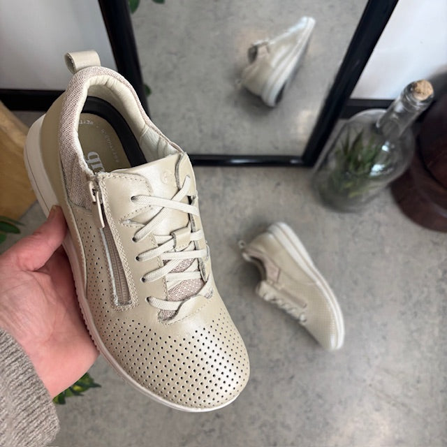 Åndbar beige sneakers fra Green Comfort