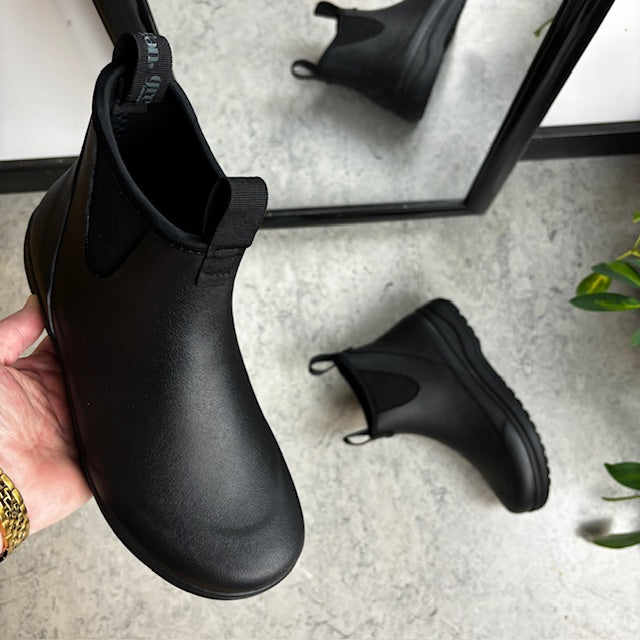 Sort luksus gummistøvle med svangstøtte fra Green Comfort