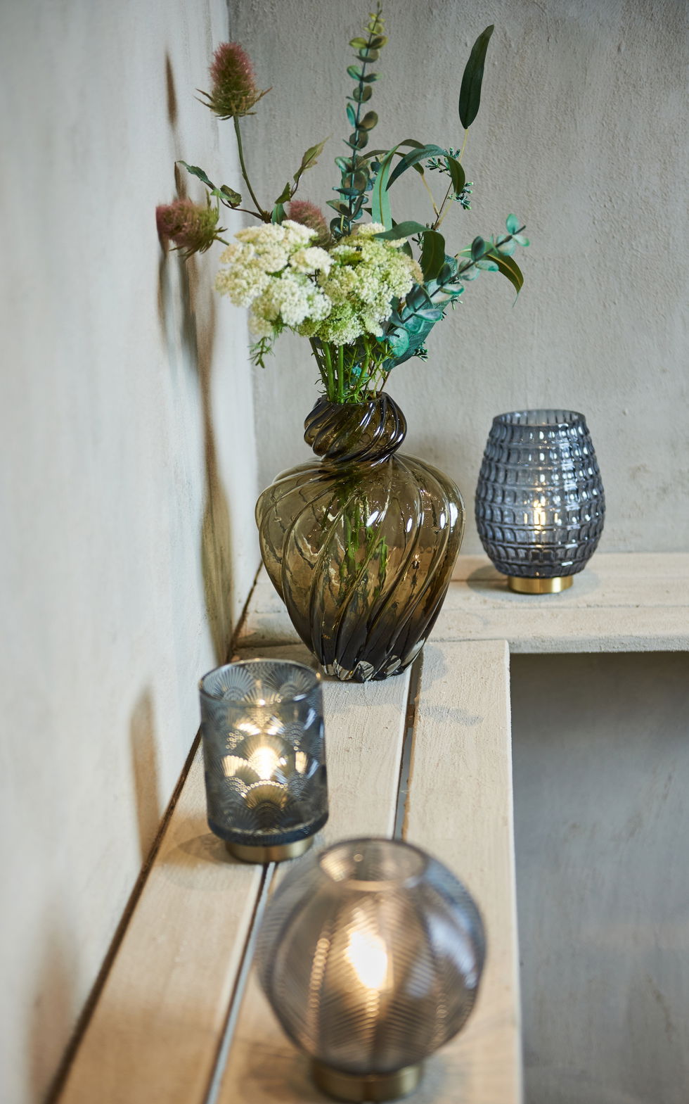 LED-lampe med riller – Elegant design i blå glas