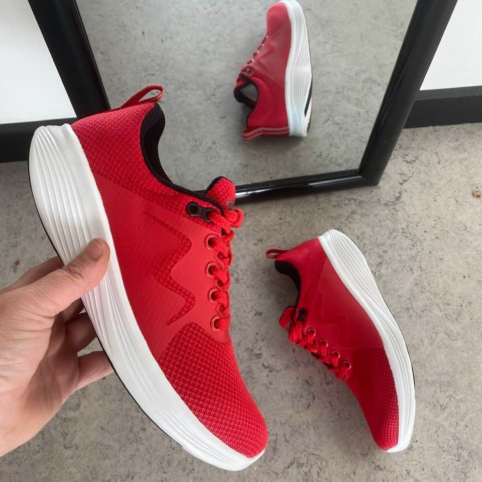 Rød performace sko fra MBT