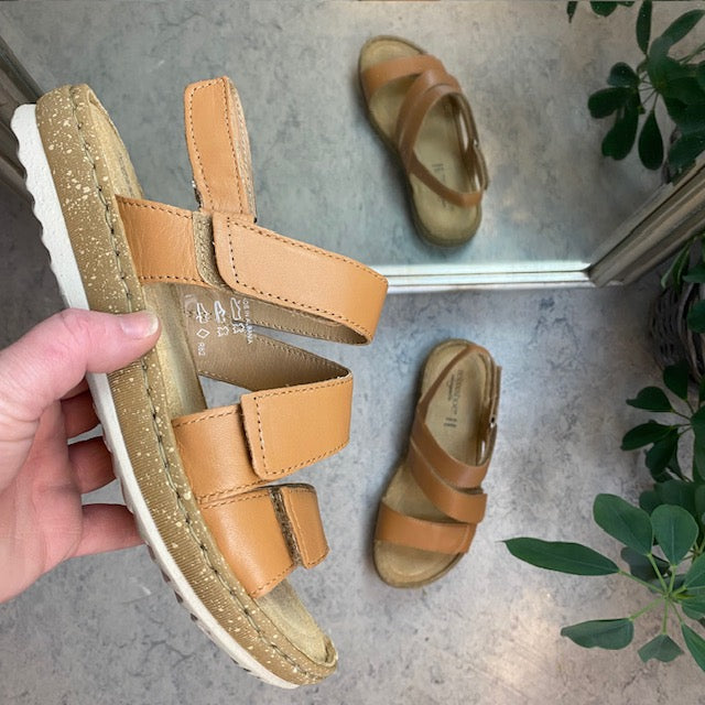 Brun skindsandal med fire indstillelige remme fra Relaxshoe