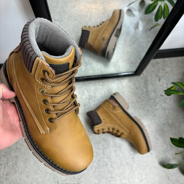 Whistler brun vinterstøvle med let foer og smarte detaljer