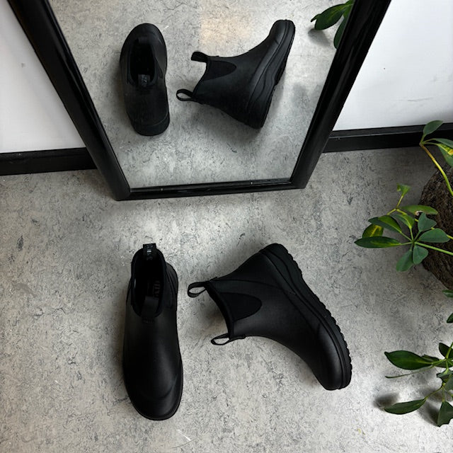 Sort luksus gummistøvle med svangstøtte fra Green Comfort