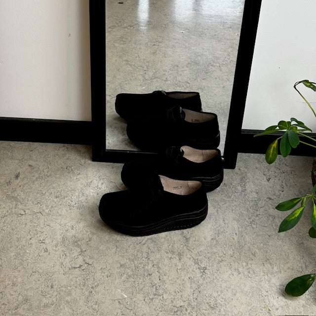 Sort ruskindssko med gængesål og svangstøtte