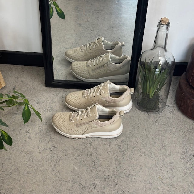 Åndbar beige sneakers fra Green Comfort