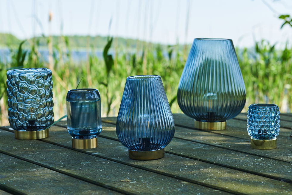 LED-lampe med riller – Elegant design i blå glas