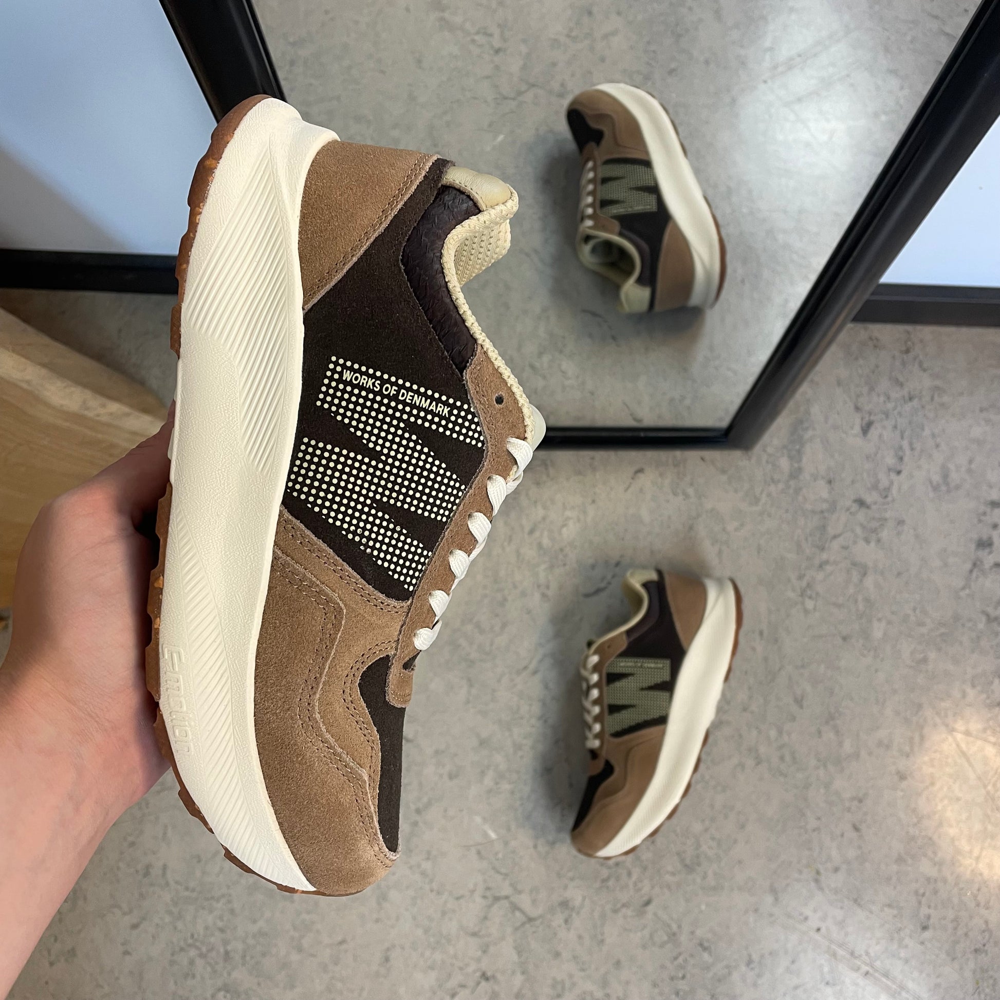 Mathilde Runner Leather – Woden sneaker i brune nuancer med let gængesål