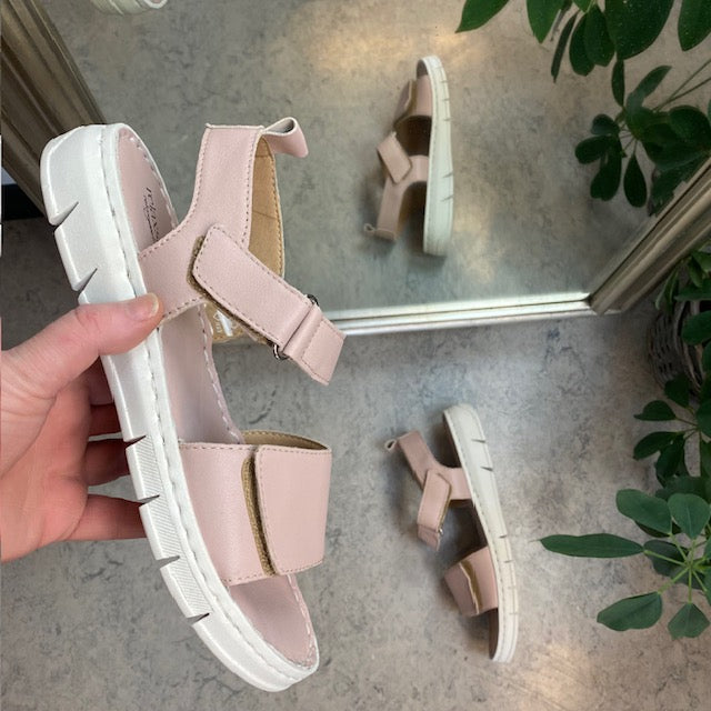 Lækker blød og fleksibel skindsandal i rosa farve fra Relaxshoe