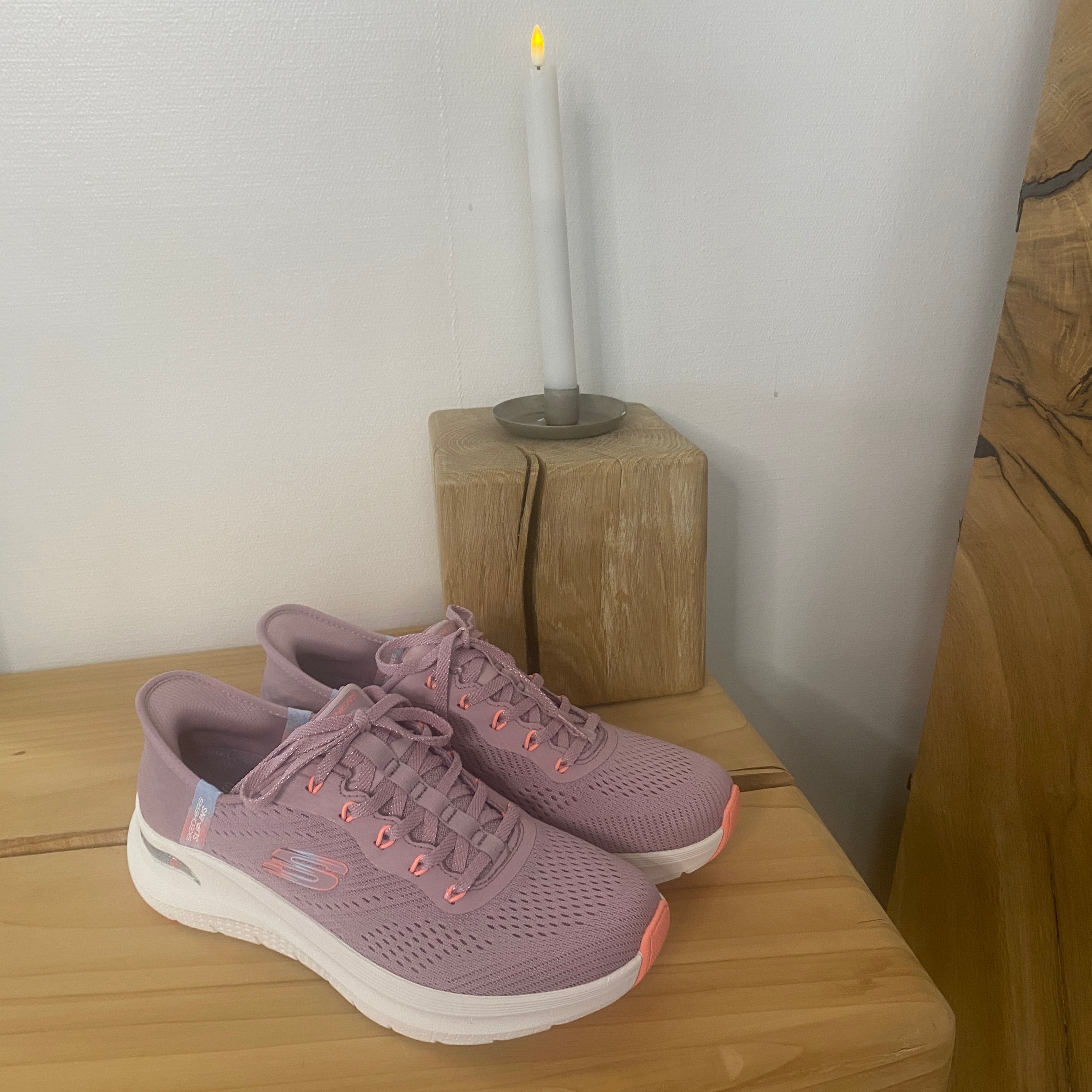 Skechers Slip-ins med Arch Fit – lavendel sneaker med hands free komfort