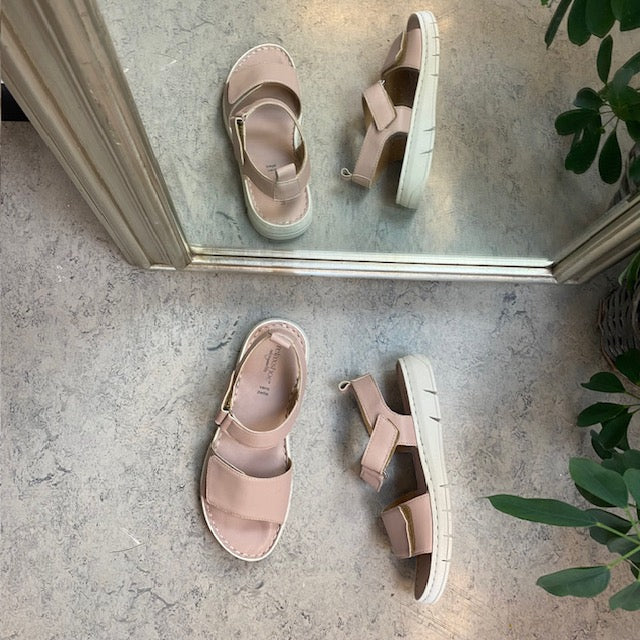 Lækker blød og fleksibel skindsandal i rosa farve fra Relaxshoe