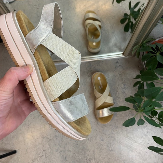 Sandal fra Remonte med elastikremme og udtagelig sål