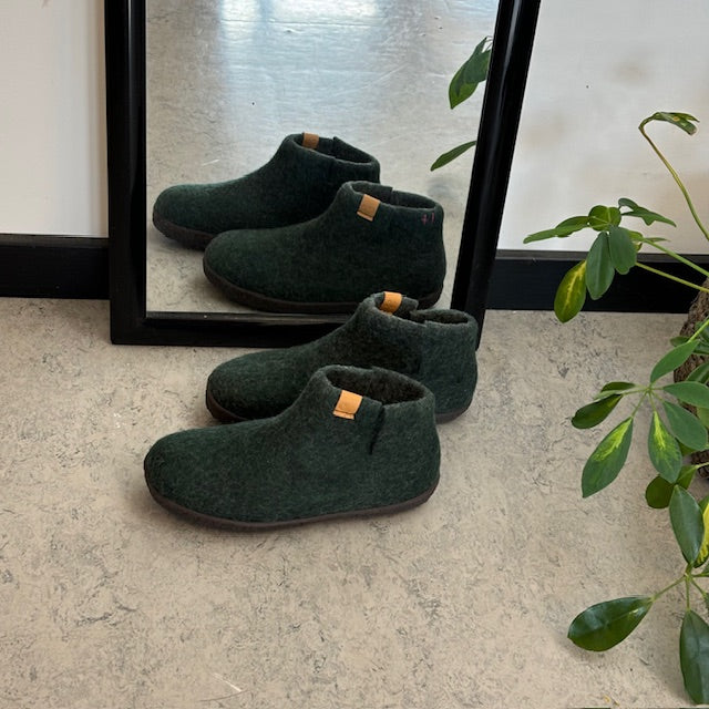 Høj grøn hjemmesko i uld med skridhæmmende såler fra Green Comfort