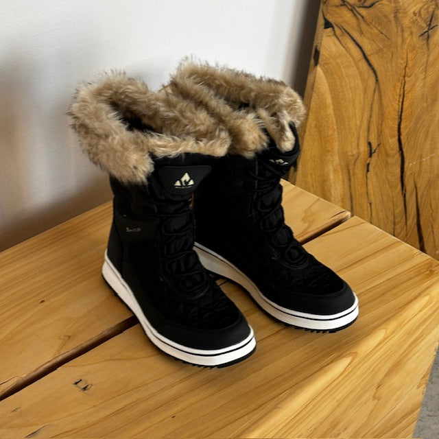 Sort vandtæt vinterstøvle fra Whistler med pels kant