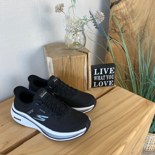 Sort slip-ins sko fra Skechers med elastiksnøre