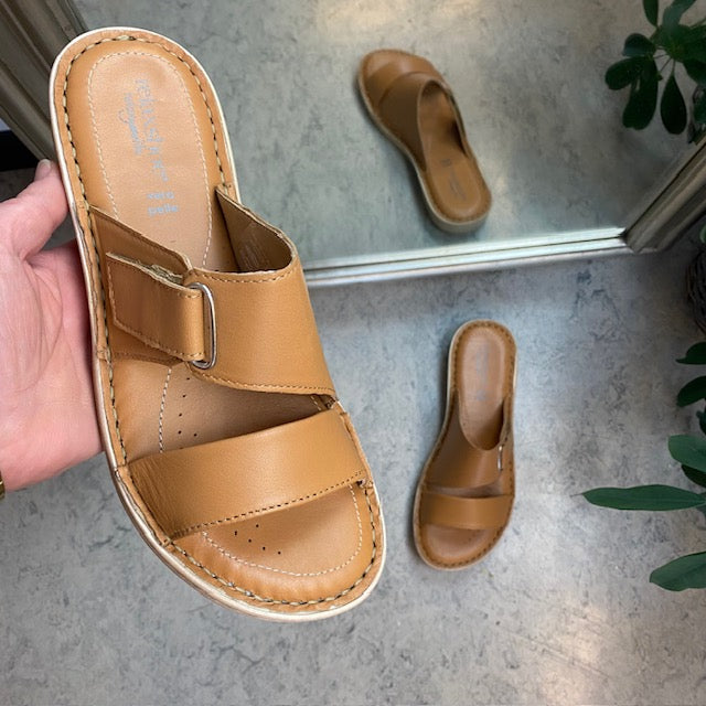 Brun skind slip on med justerbar rem fra Relaxshoe