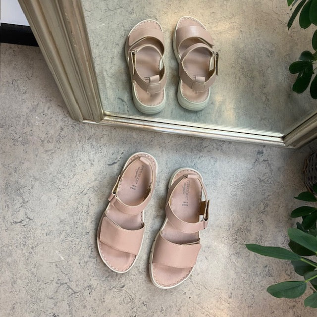 Lækker blød og fleksibel skindsandal i rosa farve fra Relaxshoe