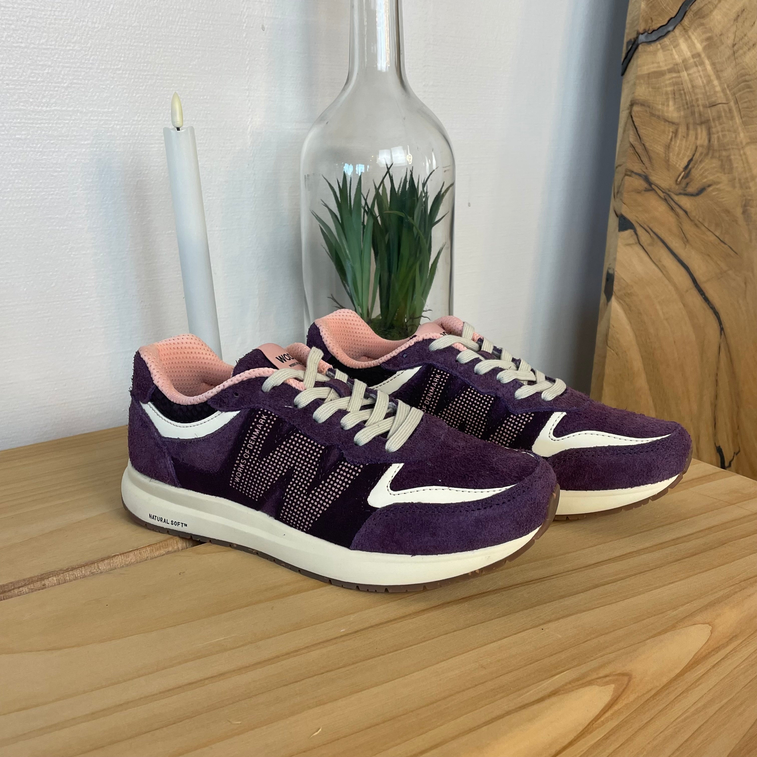 Woden Rigmor Suede – lyngfarvet sneaker i ruskind med blød komfort
