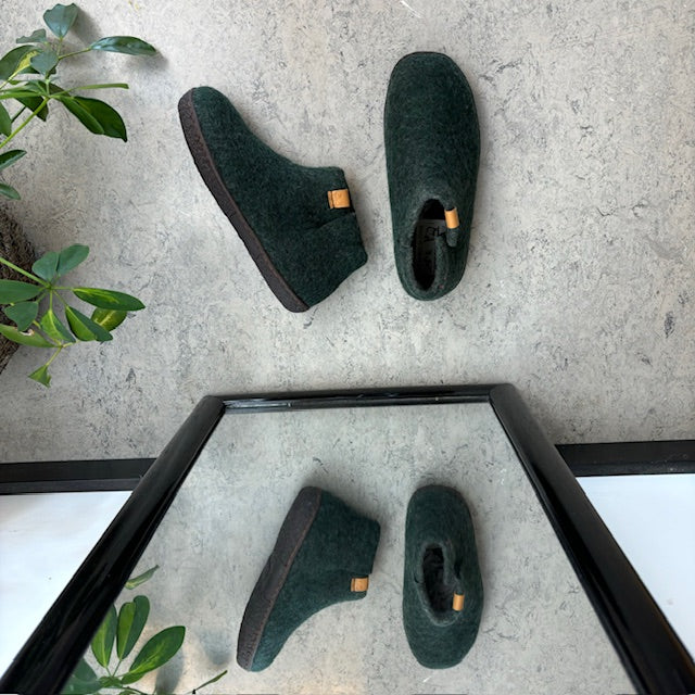 Høj grøn hjemmesko i uld med skridhæmmende såler fra Green Comfort