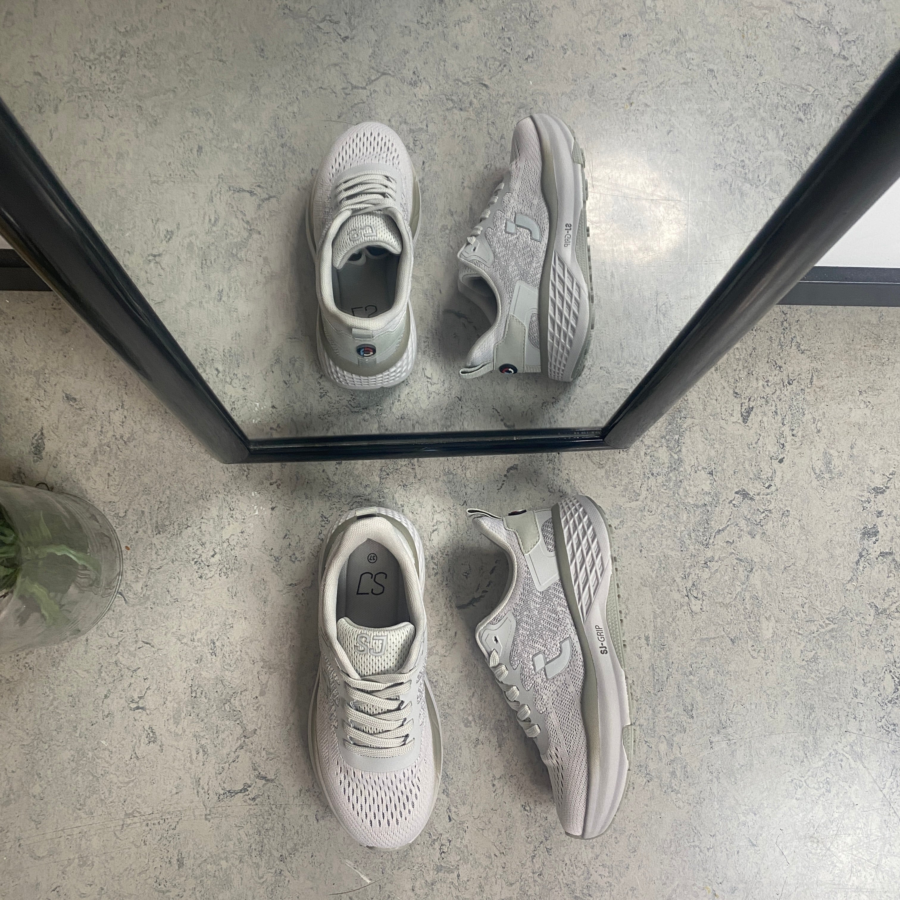 Grå sko – Sygeplejebutikken