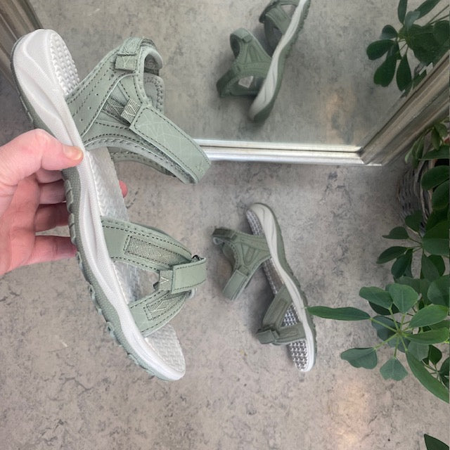 Olivengrøn sports sandal med 3 velcroremme