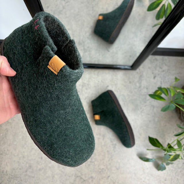 Høj grøn hjemmesko i uld med skridhæmmende såler fra Green Comfort