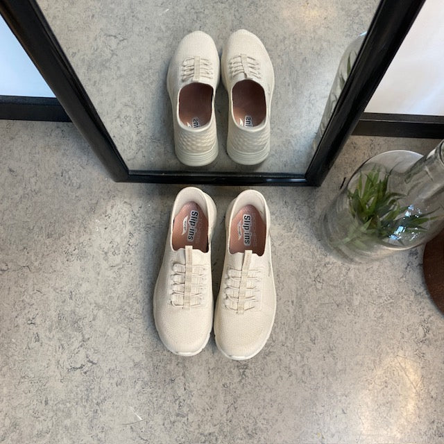 Beige Skechers slip-ins med svangstøtte
