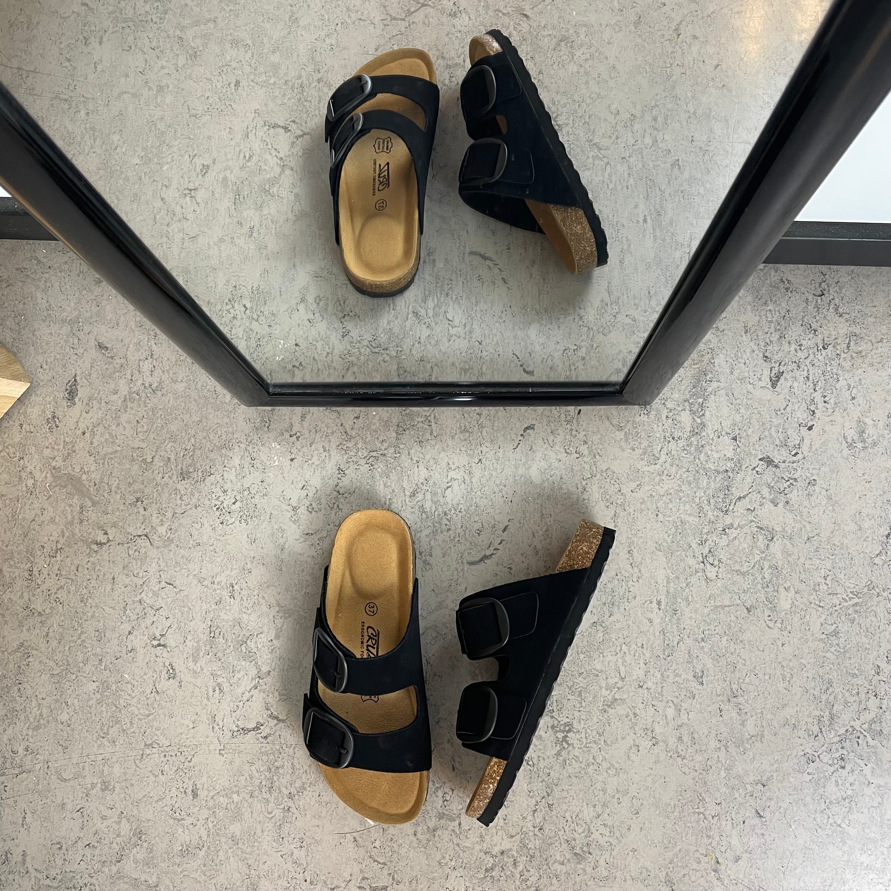 Cruz sandal med justerbar pasform - Sort