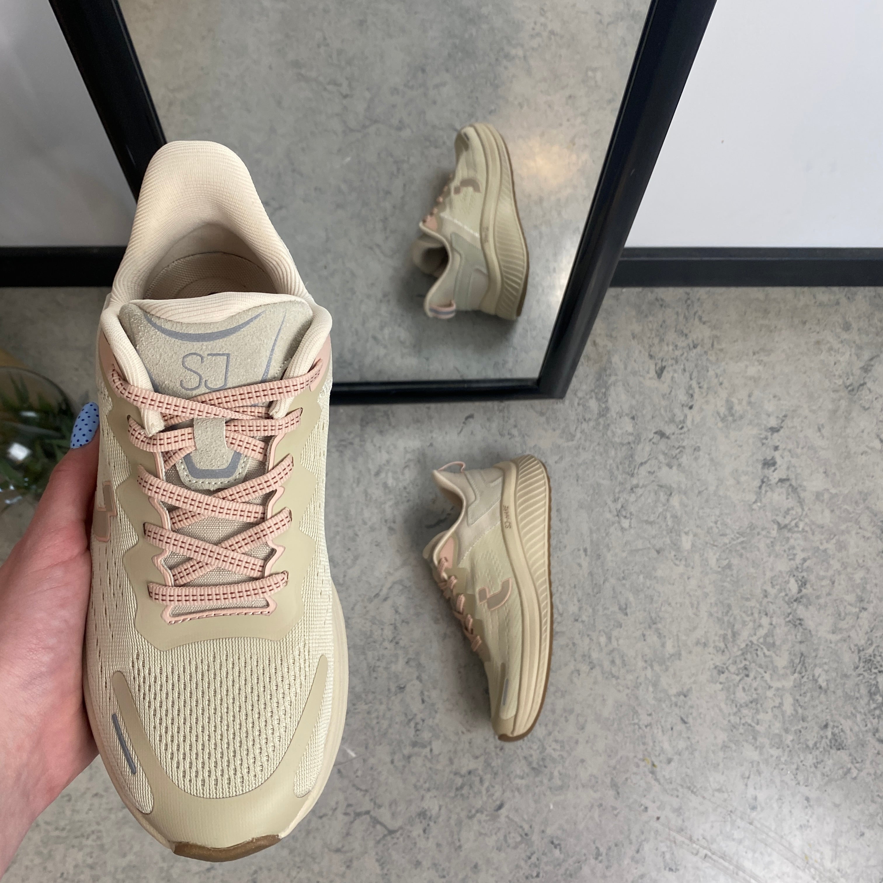 Beige letvægtssko – Sygeplejebutikken