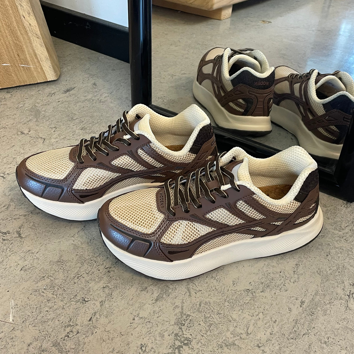 Woden Freja Runner – brun sneaker med let gængesål