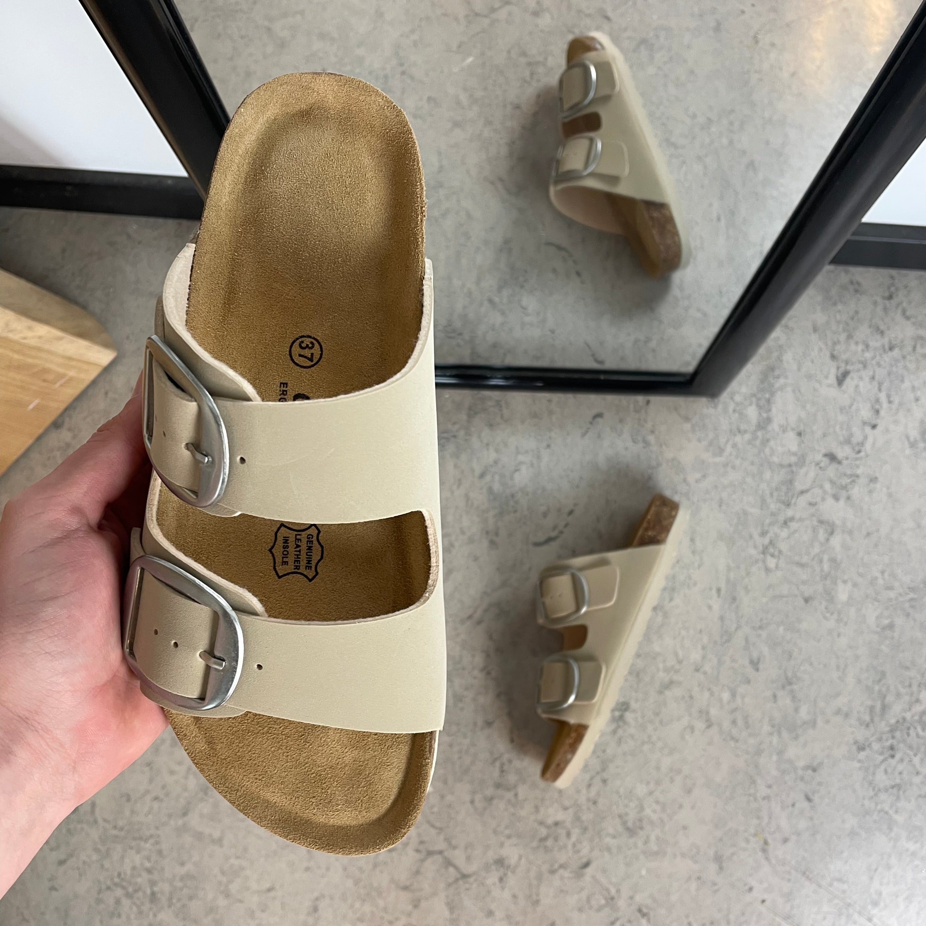 Cruz sandal med justerbar pasform - Beige