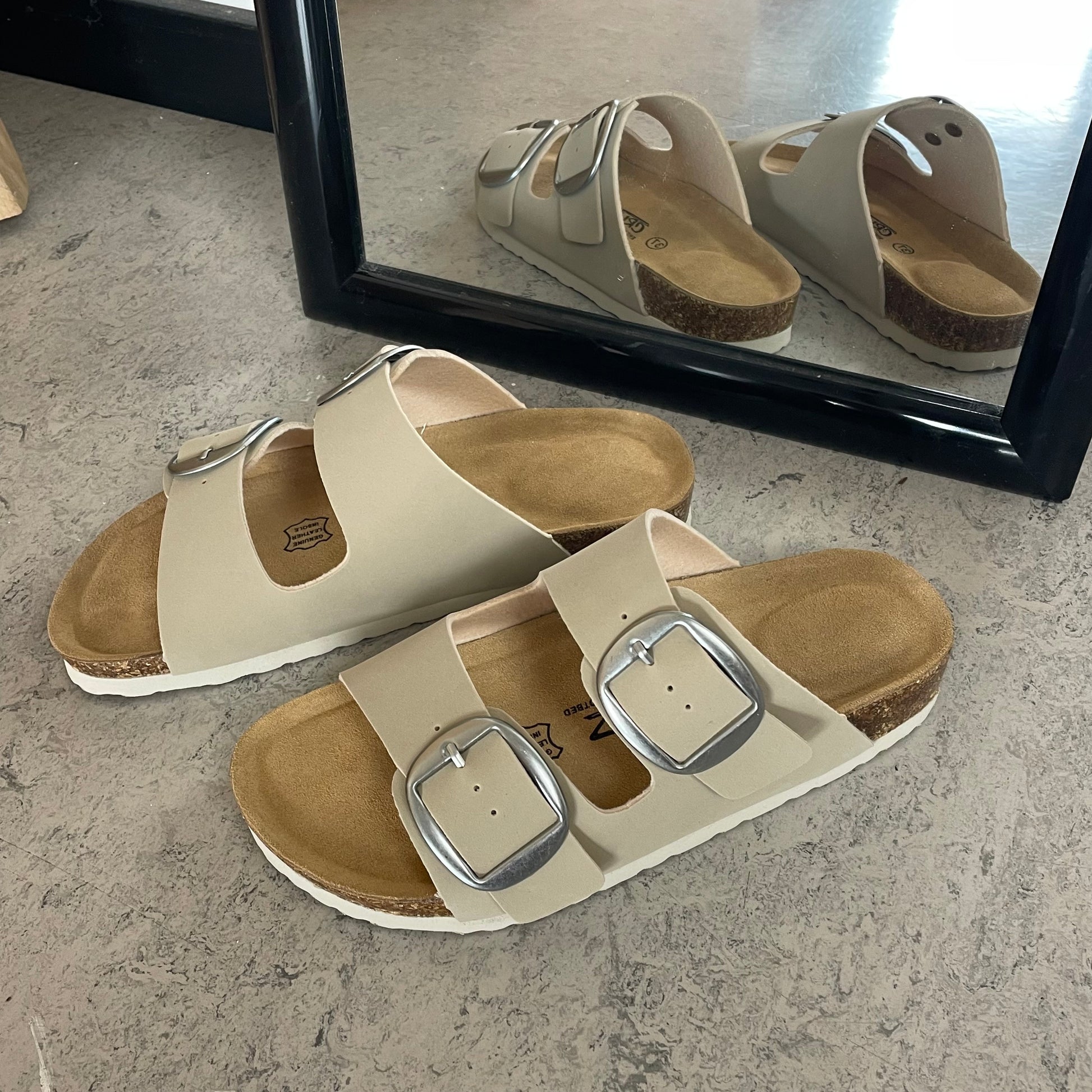 Cruz sandal med justerbar pasform - Beige