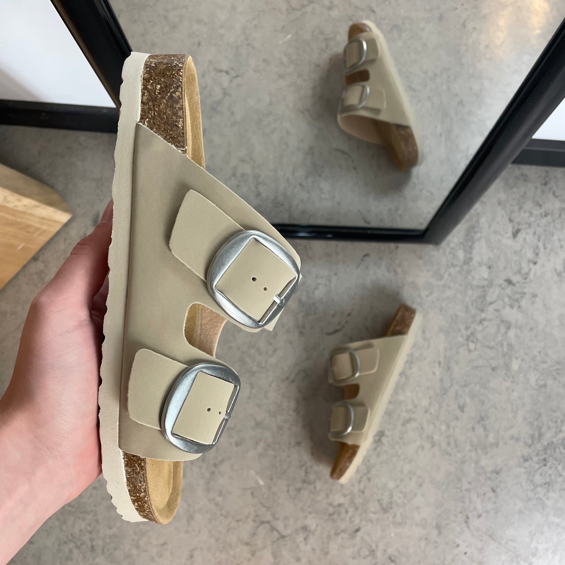 Cruz sandal med justerbar pasform - Beige
