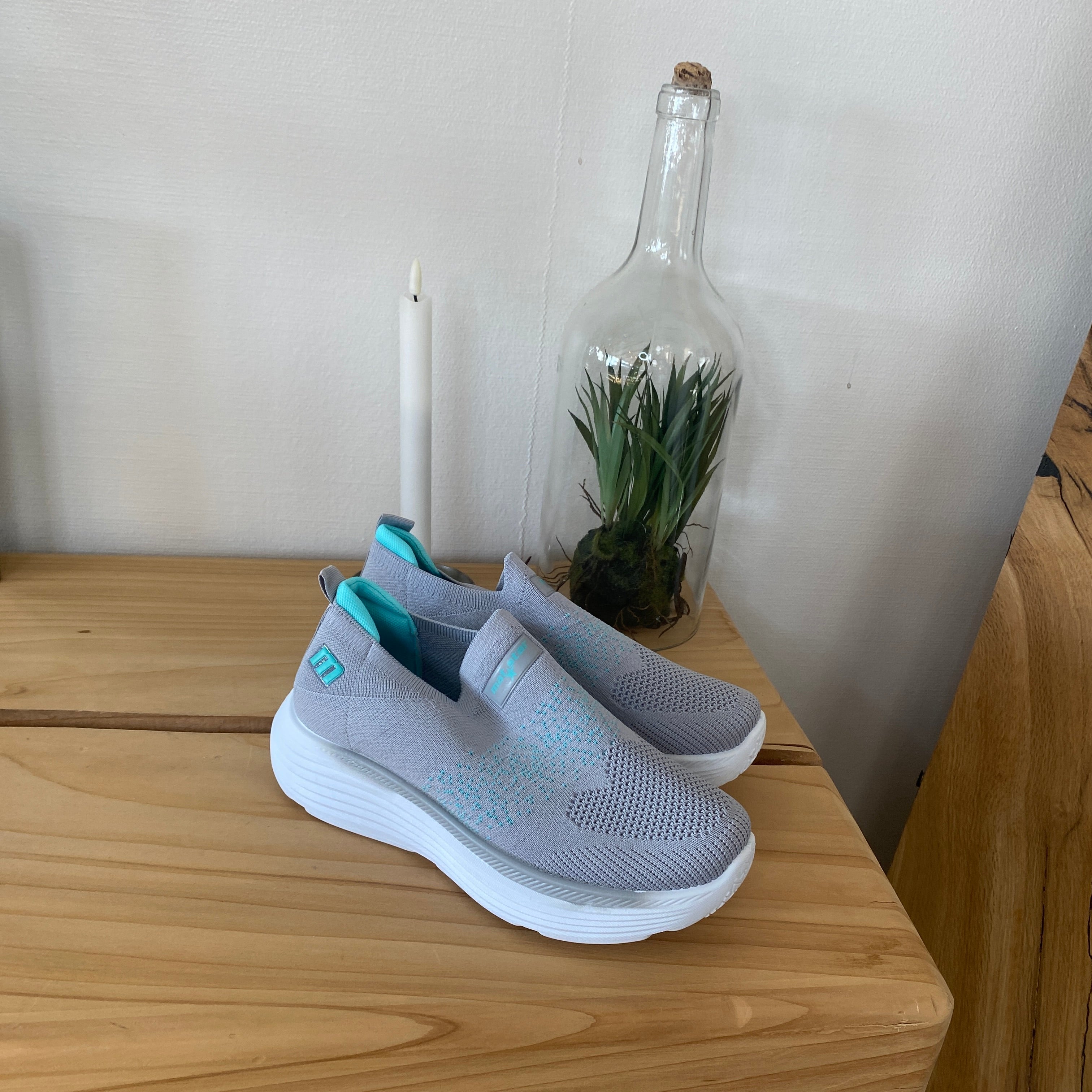 Grå slip-on komfort sneaker med stødabsorbering & åndbart strik