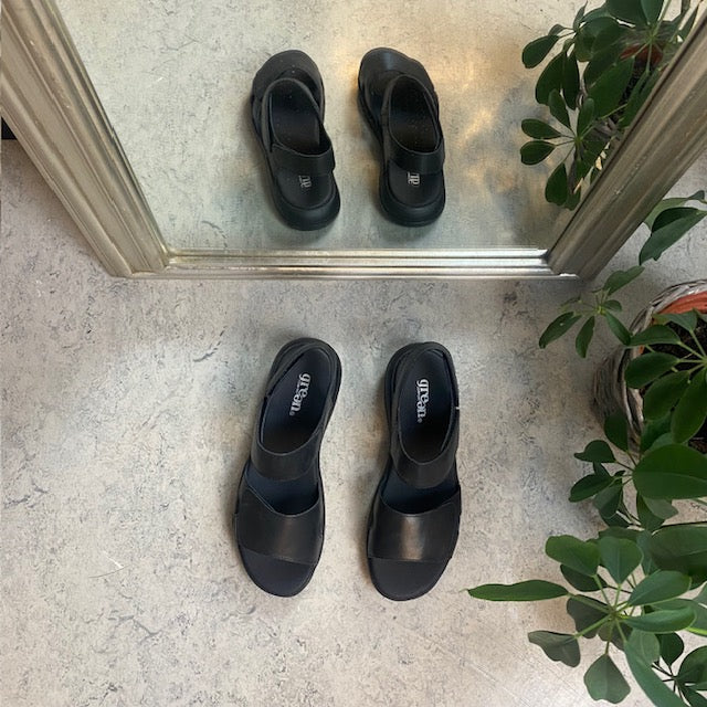 Sort skindsandal fra Green Comfort