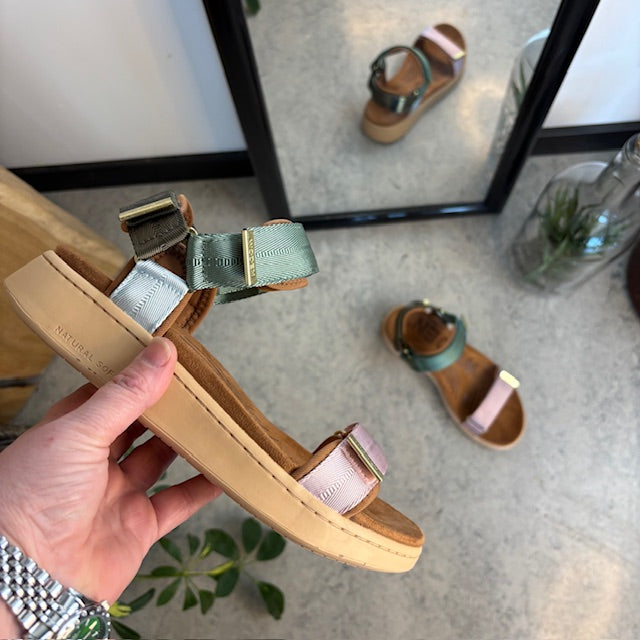 Smart multifarvet sandal fra Woden
