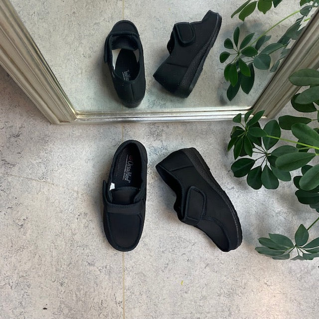 Bred sko med velcro og plads