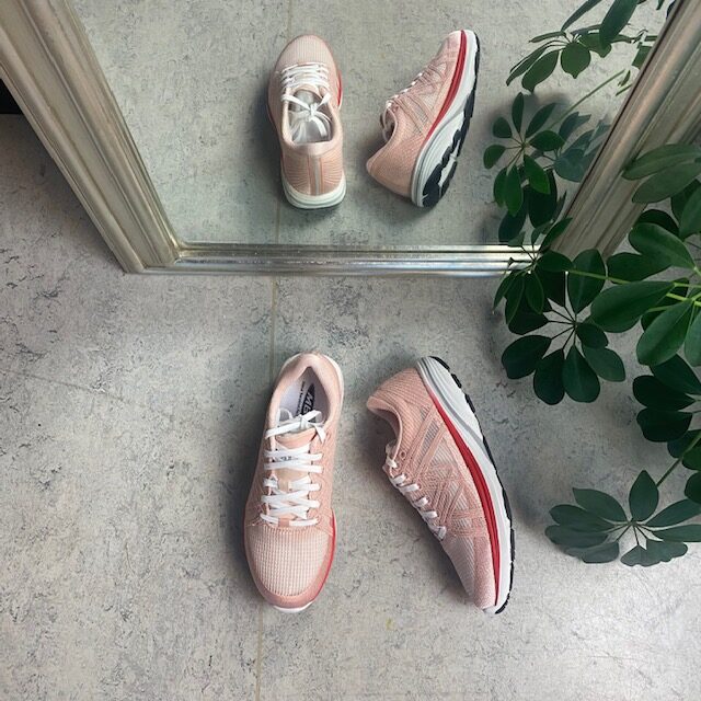 Rosa letvægts sko fra MBT