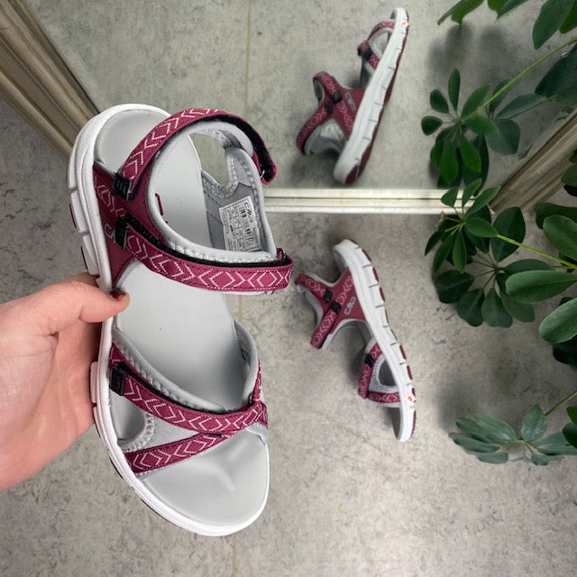 Bordeaux letvægts sandal med fantastisk komfort