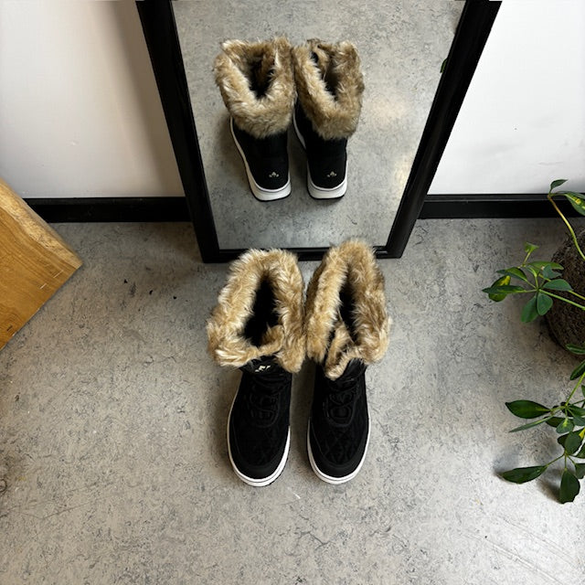 Sort vandtæt vinterstøvle fra Whistler med pels kant