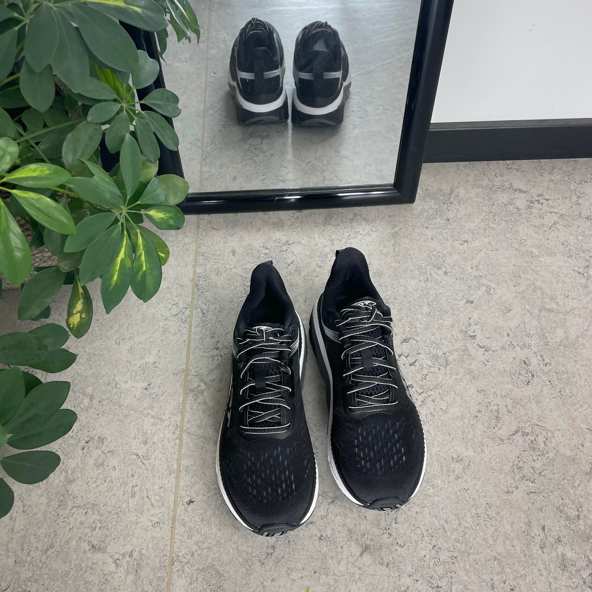 Sort stødabsorende sko fra MBT, MBT Z-3000