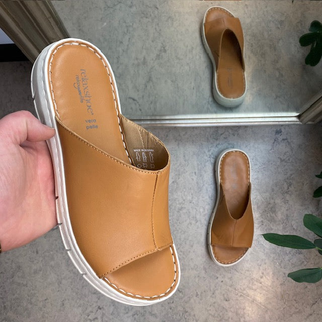 Elegant brun slip on i skind fra Relaxshoe