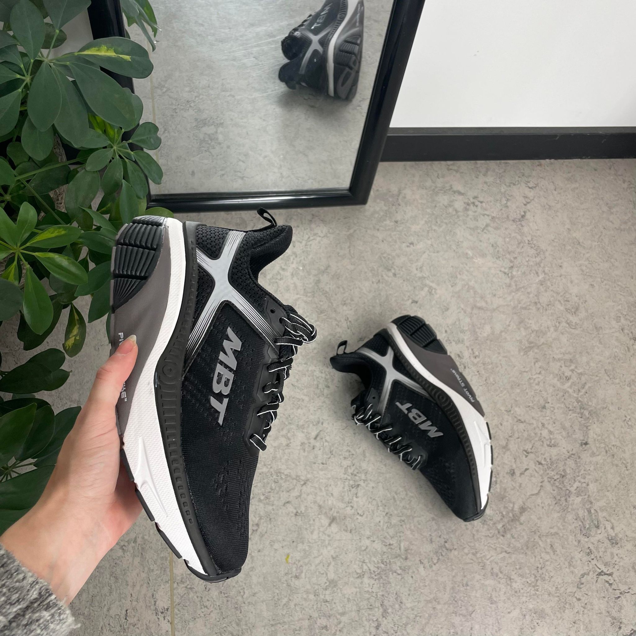 Sort stødabsorende sko fra MBT, MBT Z-3000