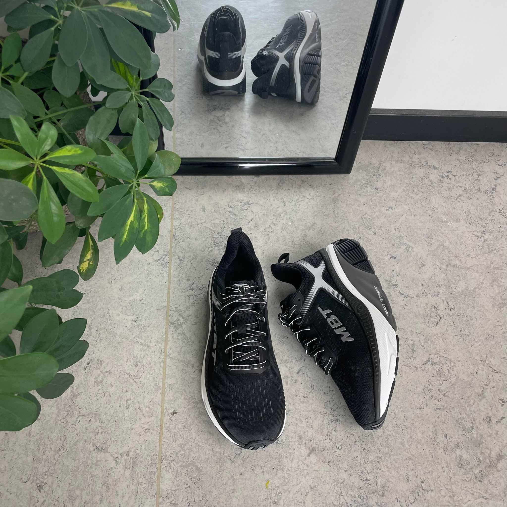 Sort stødabsorende sko fra MBT, MBT Z-3000