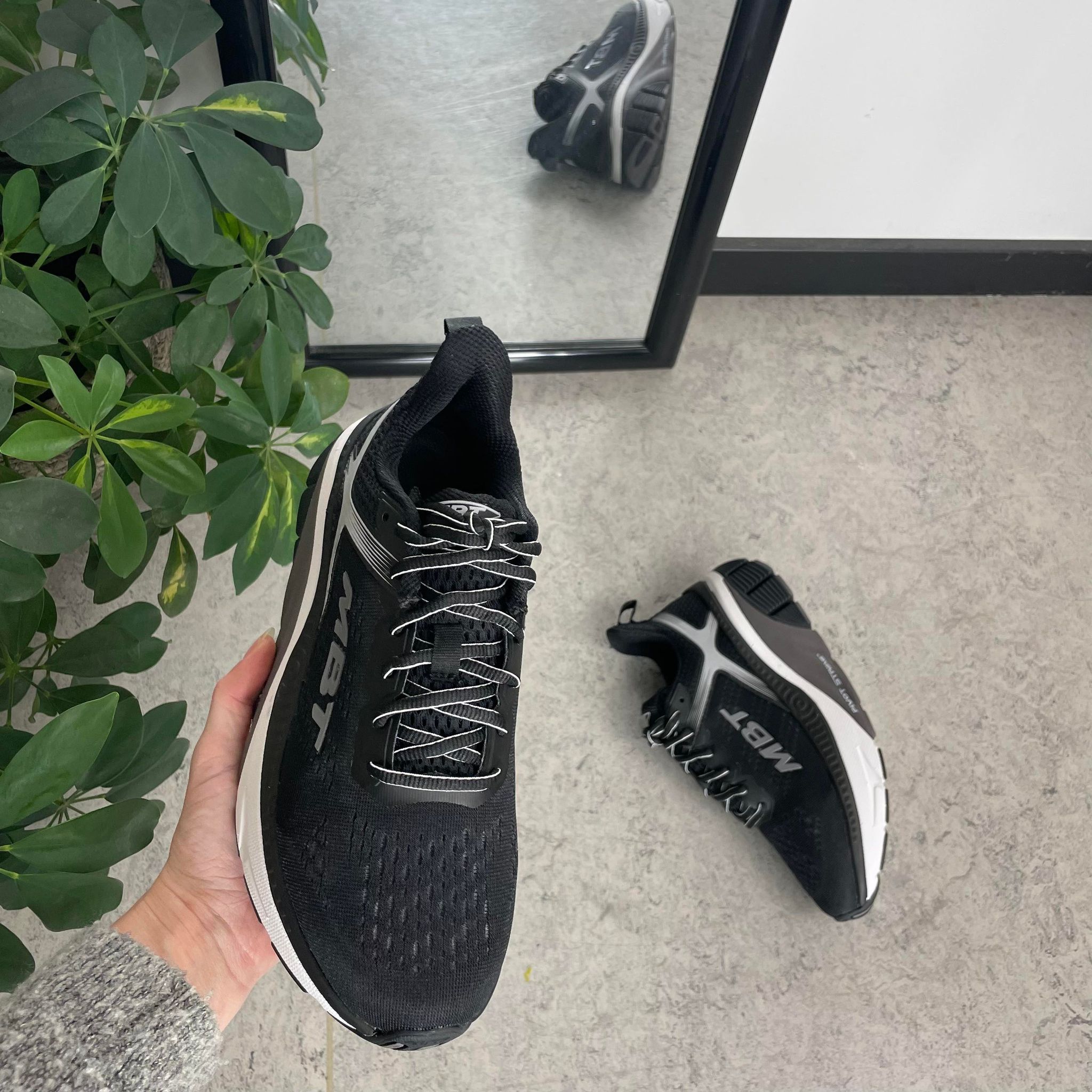 Sort stødabsorende sko fra MBT, MBT Z-3000